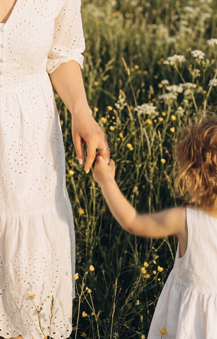 daugther-holding-hand-grief-mom