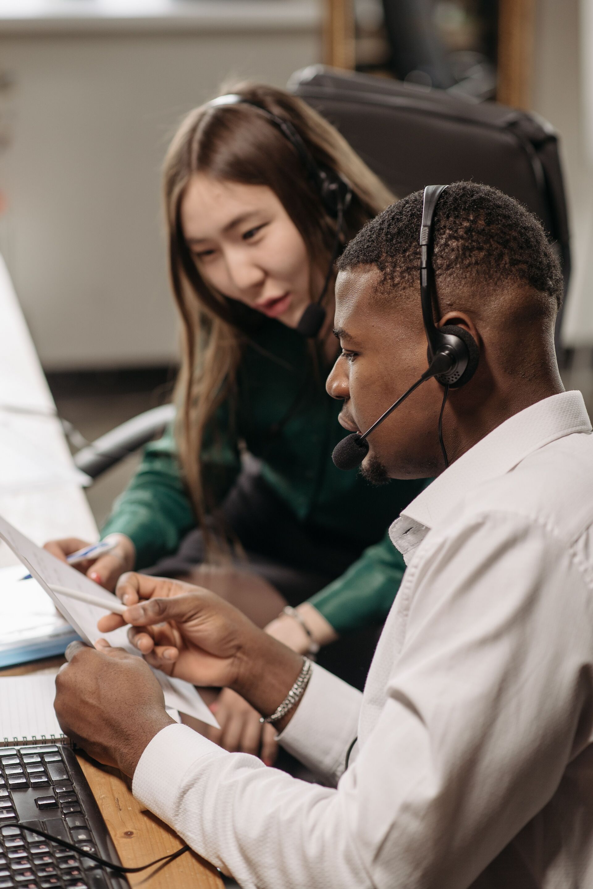 employee-feedback-man-woman